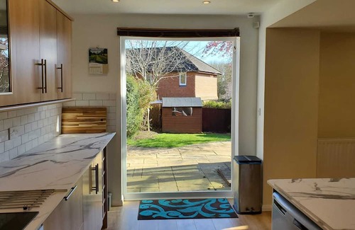 Reading House | The Twyford Hideaway - Close to Twyford Train Station & Recently Renovated