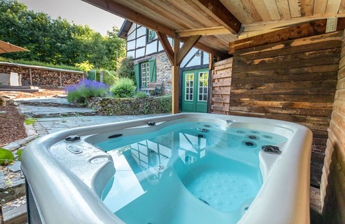 Grand Coo House | House in Coo near Famous Waterfalls