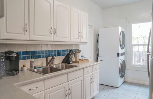 East Village House | Modern DT LB Retreat Near Beach & Fun