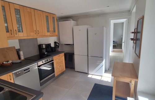 Deville-les-Rouen House | Large Rouen house with exterior. Cleaning and linen included.