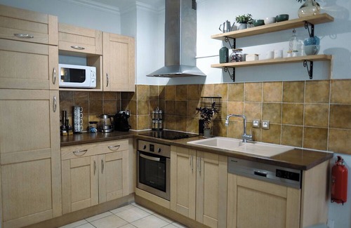 Tourrettes Apartment | Air-conditioned apartment with swimming pool in a tourist residence in Callian