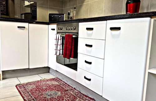Douglasdale Apartment | Duke Mews Loft: Cozy Loft in Sandton, walking distance from Fourways Mall
