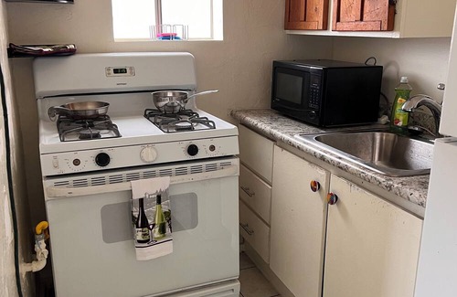 Garfield Apartment | Cozy 1-bedroom Purple apartment in Historic Downtown Phoenix with AC, WiFi