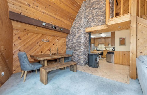 Arnold Cabin | Cheyenne Chalet- Hot Tub-Sleeps 12