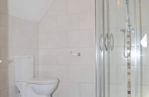 Ballymacarthur Bed & Breakfast | Lodges Estate: Spacious Retreat for Up to 10 Guests