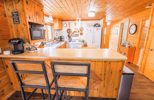 Ely Cabin | Amazing Ely Cabin & Gorgeous Secluded Property