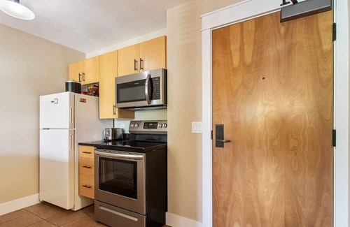 Grand Haven Apartment | South Harbor Hideaway Water View