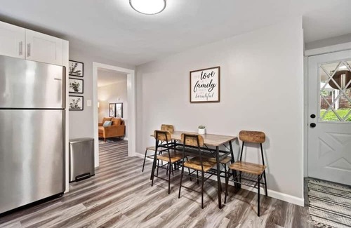 West Mifflin House | Luxury 4-bedroom Family House in West Mifflin