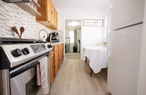 Aroma Park House | 2-bedroom house in charming Aroma Park with AC, WiFi.