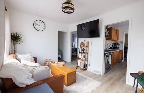 Aroma Park House | 2-bedroom house in charming Aroma Park with AC, WiFi.