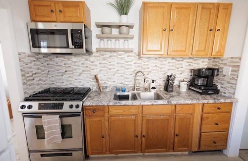 Aroma Park House | 2-bedroom house in charming Aroma Park with AC, WiFi.