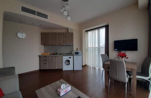 Kentron Apartment | Black Cat Apartment with Stunning Views