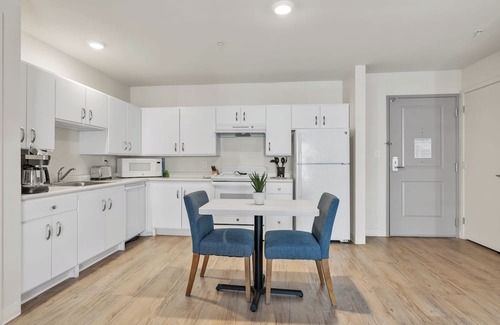 Far North Central Apartment | Simplicity At the Rim 1309 I Comfy 1 Bed 1 Bath