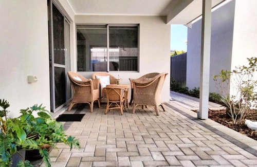 Rockingham House | 4 Bedroom Modern Townhouse