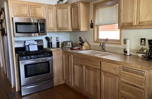 Ashland House | Cabin #24 at Hyatt Lake Resort