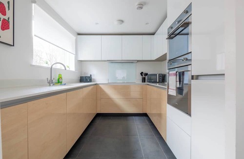 Trumpington House | Spacious 4-Bedroom Home | Ideal for Families & Corporate Stays