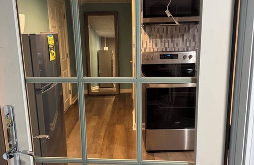 Marlborough House | Cozy basement apartment with private bathroom, kitchen and entrance.
