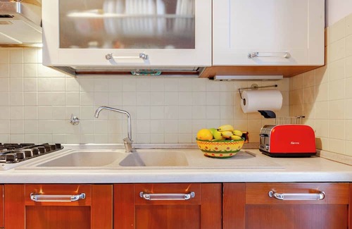 Quartiere XX Ardeatino Apartment | Cozy Eur Apartment with Central Location & Wi-Fi