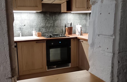 Nimes City Centre Apartment | In the heart of history, with an almost Roman spa for relaxation.