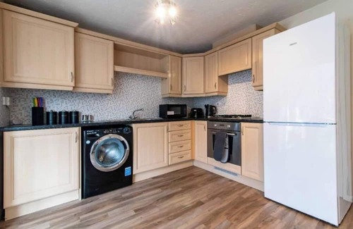 Alvaston Apartment | Pet Friendly 3 Bedroom Apartment w/Garden in Derby