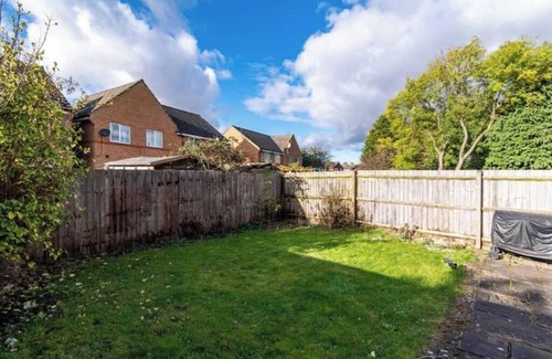 Alvaston Apartment | Pet Friendly 3 Bedroom Apartment w/Garden in Derby