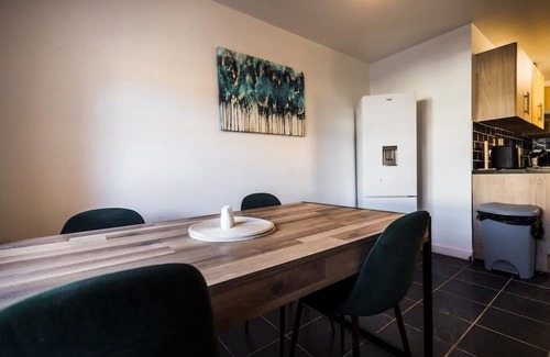Southampton House | Spacious 4 Bed with Free Parking