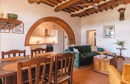 Cortona Apartment | Appartamenti Anguria Toscana - close to Cortona, private garden, swimming pool.
