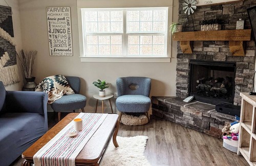 Fairview Cottage | Spacious 5-bedroom cottage in fabulous Fairview with WiFi, AC