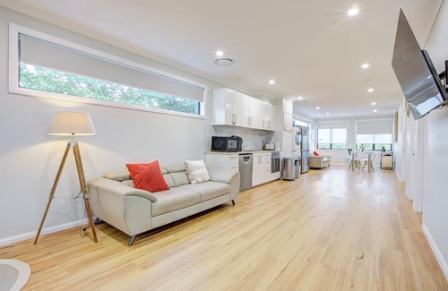 Manuka House | Luxury Modern House Near CBD
