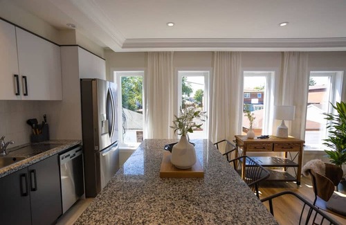 Rockcliffe - Smythe Apartment | Modern 3-BDR Apartment in Toronto (Unit #4)