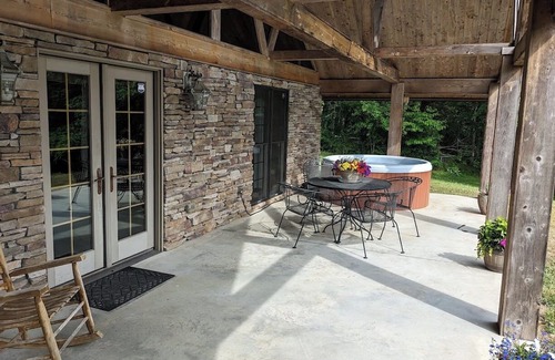 Ruffin Cabin | Charming 2-bedroom cabin with Hot Tub in quaint Reidsville, NC