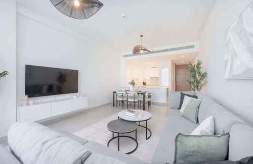 Al Safa Apartment | Elegant, Relaxing 3-Bedroom Apartment in Perfect Location at Canal Front 6