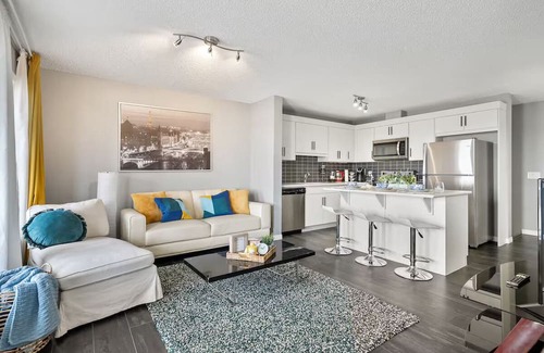 Calgary House | Cozy Family Home with Gorgeous Views, Playground, Walk to Dining, 5 Mins to YYC