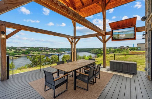 Graford House | Cabin on the Cliff/Possum Kingdom Dock Views