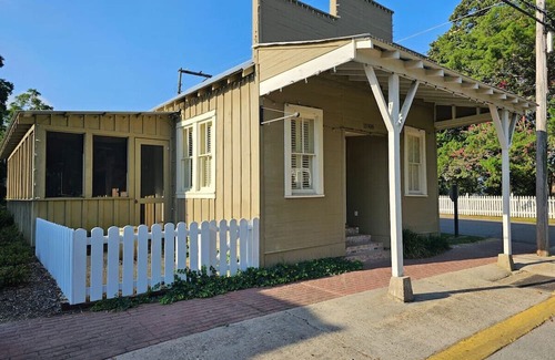 St. Francisville Cottage | Ayres Cottage by Louisiana Hospitality Group