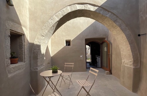 Kithira Apartment | The Arch House