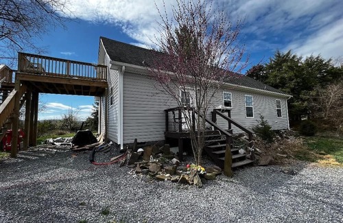 Singers Glen Bed & Breakfast | Country living close to Harrisonburg. No neighbors, nice big wooded lot