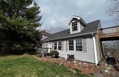 Singers Glen Bed & Breakfast | Country living close to Harrisonburg. No neighbors, nice big wooded lot