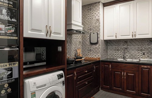 Bui Thi Xuan Apartment | City Center Charming Vibrant 1300 sqft 2-bedroom Apartment with WiFi, AC, Lift