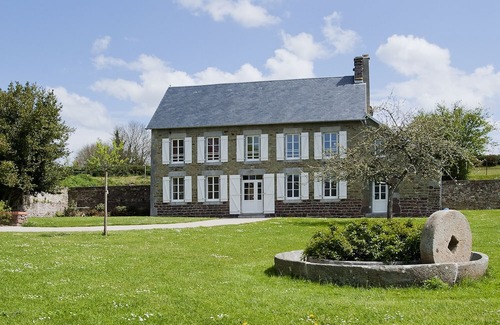Brehal House | Detached country house, with enclosed garden, tennis court, sea 5kms away