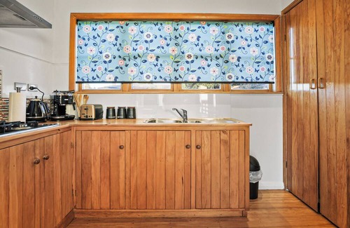 Hamilton East Cottage | Charming, central 2-bedroom cottage in superb Hamilton East near gardens & cafes