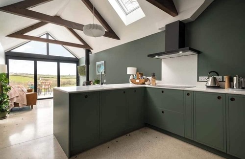 Helston Villa | Escape to Poldurra – Luxurious Cornish Retreat with Hot Tub, Pizza Oven & Views
