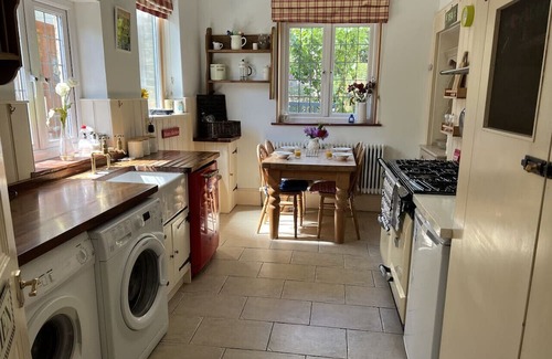 Ryde House | Adjoining dog-friendly stone cottages with gardens and parking