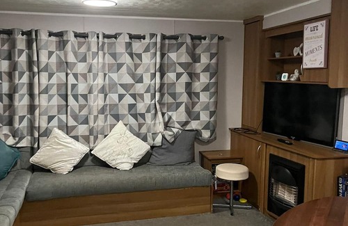 Clacton-on-Sea House | Superb 8 berth caravan with free WiFi at Highfield Grange ref 26706WR