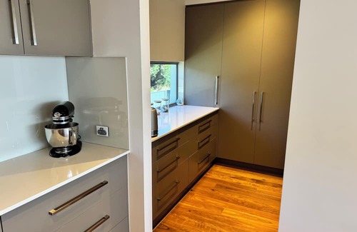 Singleton House | Beautiful Beachside HomenHave fun with whole family in this very stylish hom