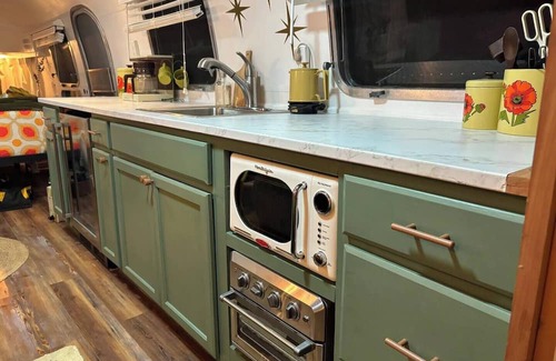 Lexington House | Cozy 1BD Vintage Airstream Experience @ Kentucky Horse Park