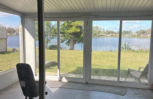 Deltona Lakes House | FL LAKEFRONT full house 2/1