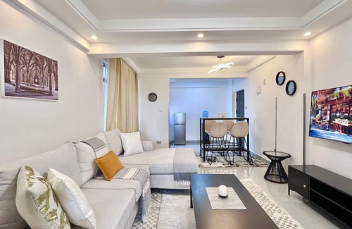 Kileleshwa Apartment | Chic 1-bedroom apartment with fitness room, AC in brilliant Nairobi