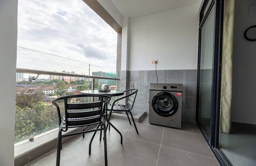 Kileleshwa Apartment | Chic 1-bedroom apartment with fitness room, AC in brilliant Nairobi