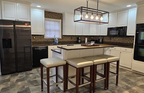 Cordova House | Southern-Inspired 5-BR Luxury Home with POOL & Jetted Tub - Simply Marvelous.